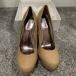 Steve Madden - never worn- size 9.5. Has original box